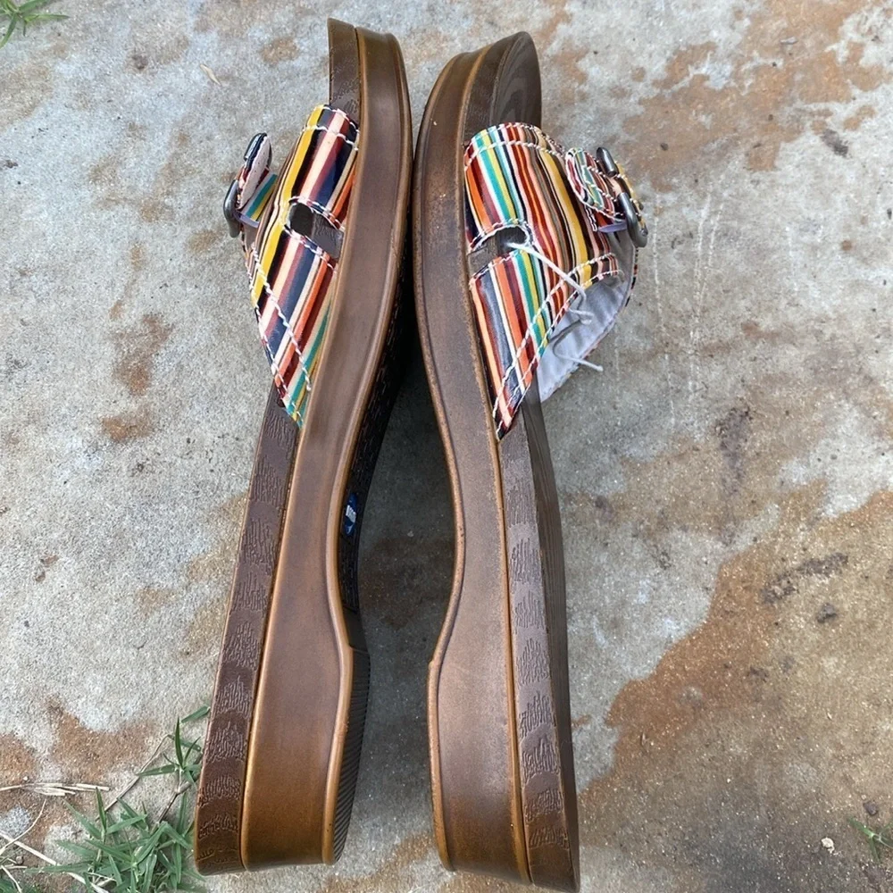 Dr. Scholls faux wood slip on sandals colorful stripe gold tone buckle womens 9